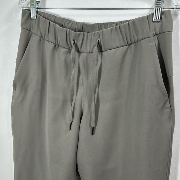 Lululemon Women’s Grey Crop Pants size 8 - Picture 2 of 8
